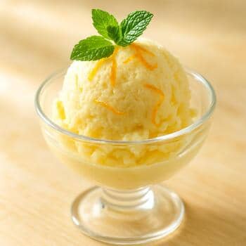 Десерт: цитрусовое джелато в чашке
